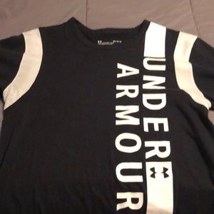 Under Armour Size Medium Long Sleeve Top